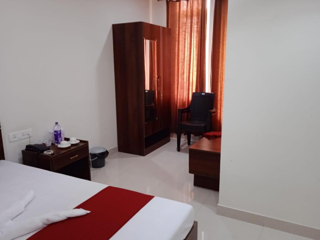Hotel Haren Grand Guwahati Exteriör bild