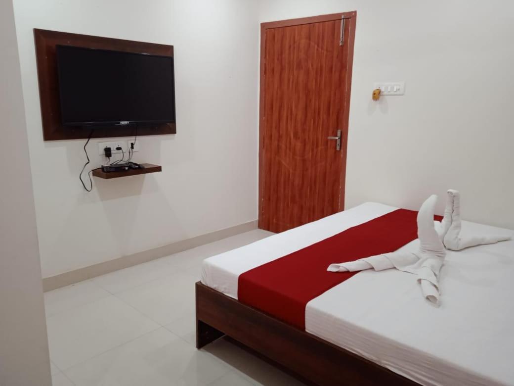 Hotel Haren Grand Guwahati Exteriör bild
