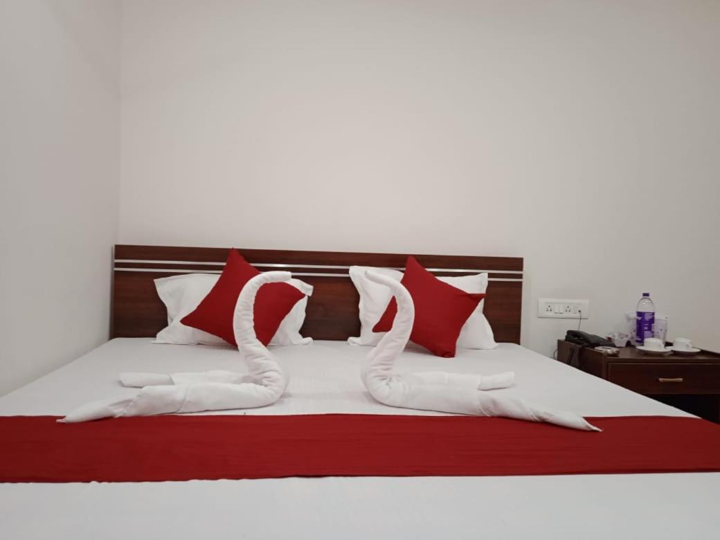 Hotel Haren Grand Guwahati Exteriör bild